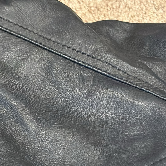 Woman’s Medium Leather Jacket - Picture 10 of 10